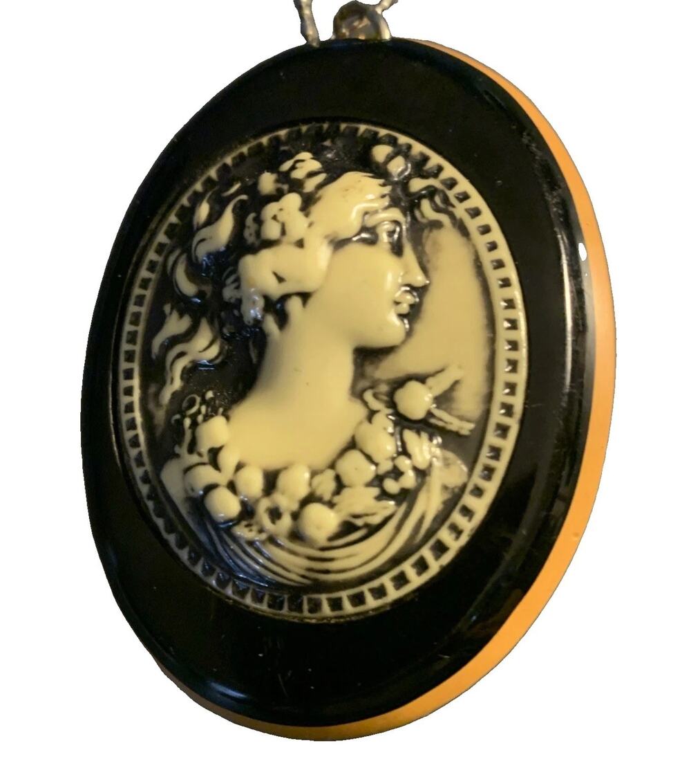 Cameo Style Oval Pendant Necklace Ball/Bead Chain Lobster Clasp Black White